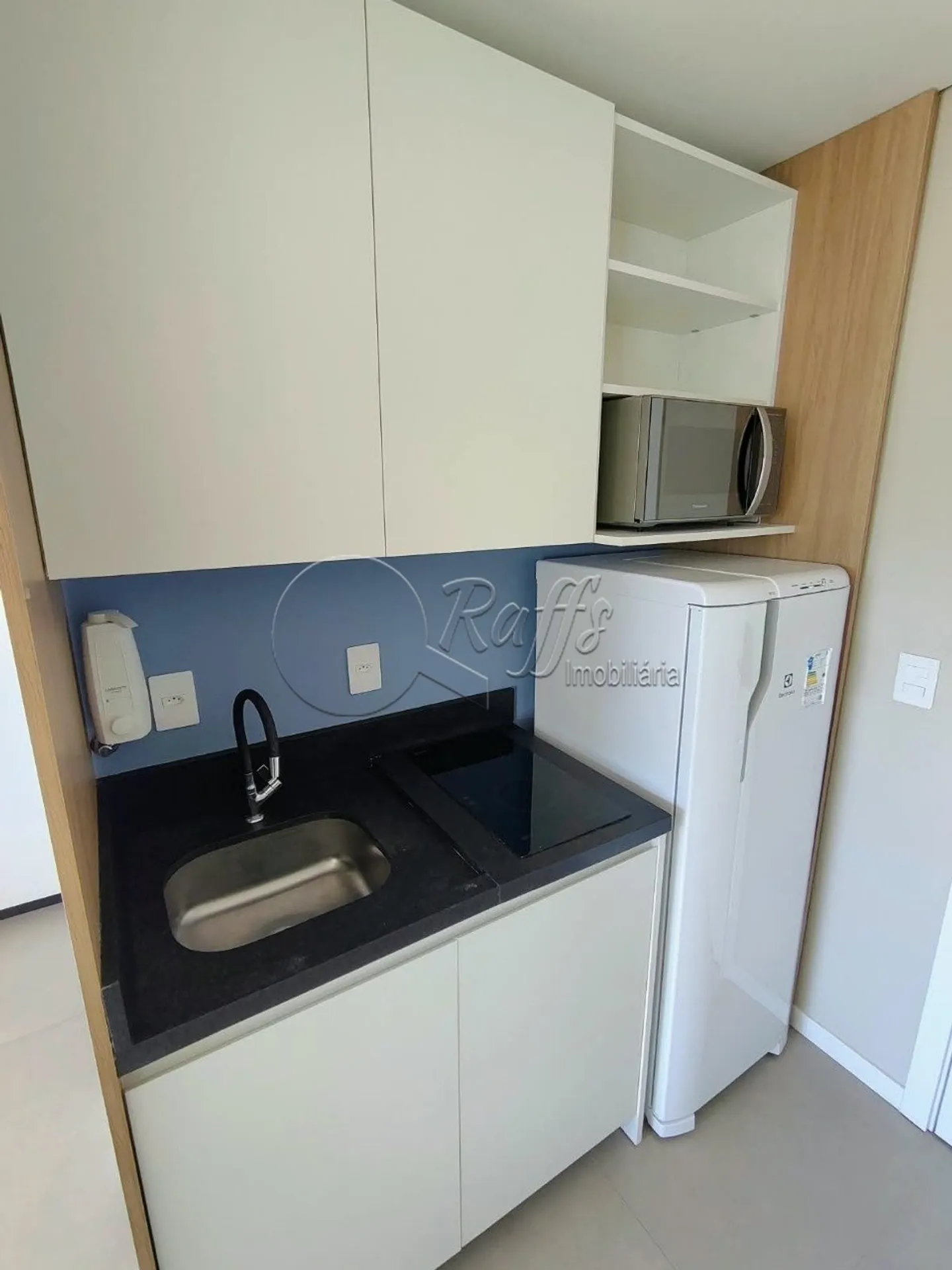 Furnished 20 m² studio with 1 bedroom and glass shower — photo 7
