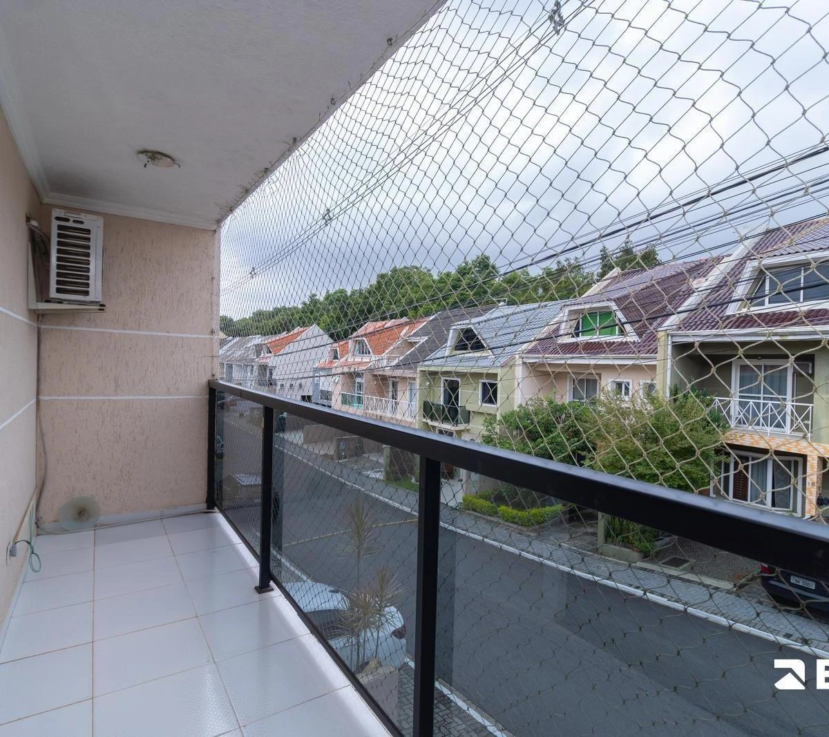 Balcony with a grill in a 3-bedroom house, 118 m² — photo 16