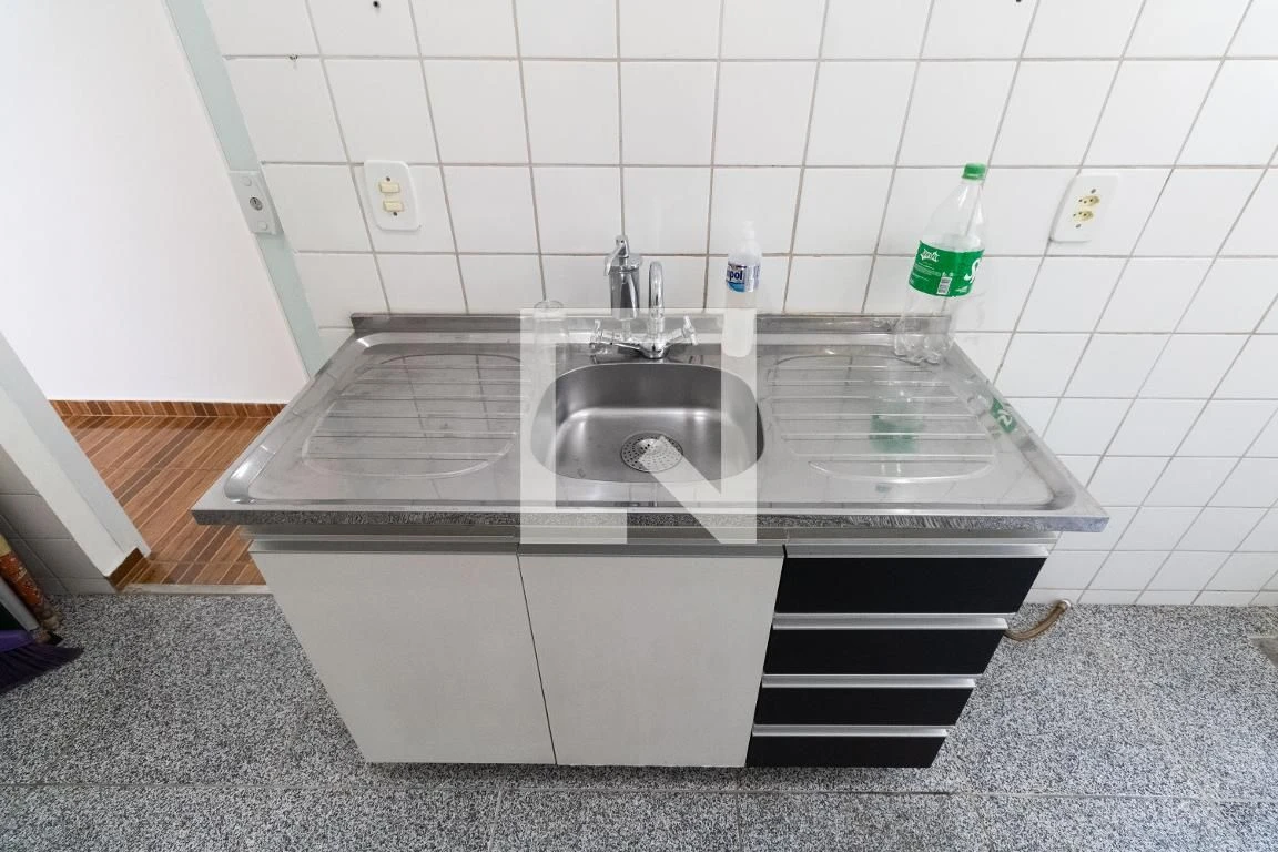 Apartamento com 2 quartos, 1 banheiro e varanda — photo 19