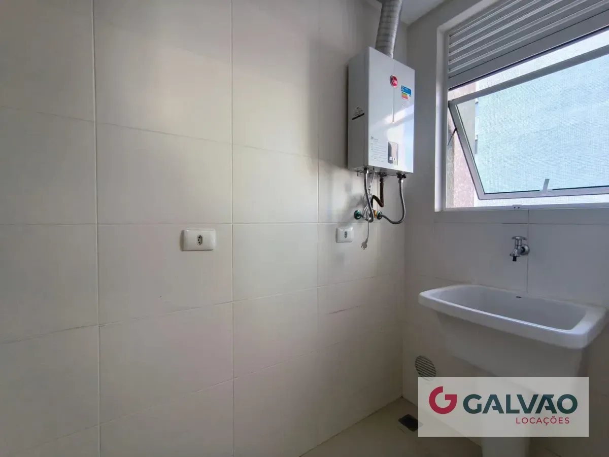 Furnished apartment, 91 m², with floor-to-ceiling windows — photo 10
