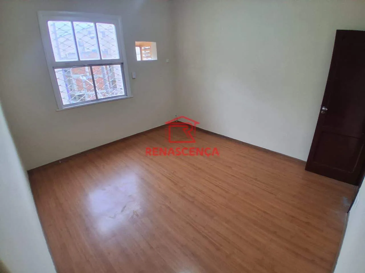 House, 200 m², with wood or laminate floors — photo 22