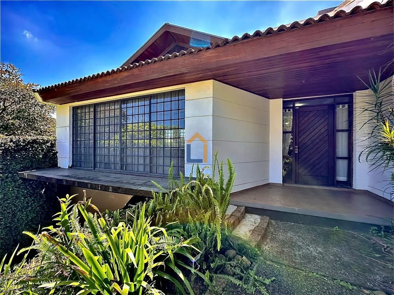 400 m² house with floor-to-ceiling windows and a fireplace — photo 16