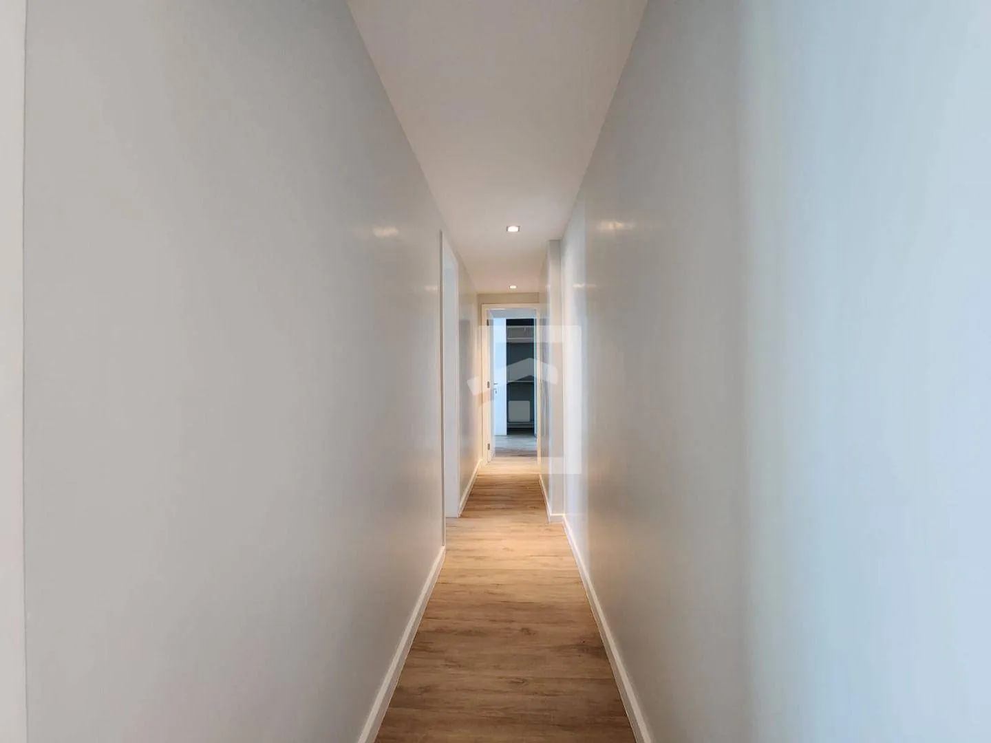 4-bedroom apartment with enclosed balcony and private garden — photo 74