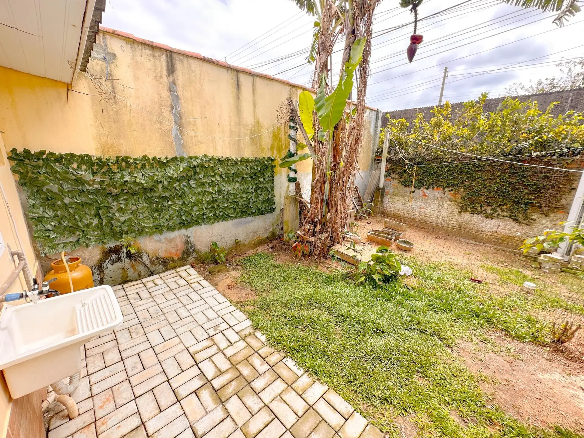 Furnished studio with 1 bedroom and private garden — photo 18