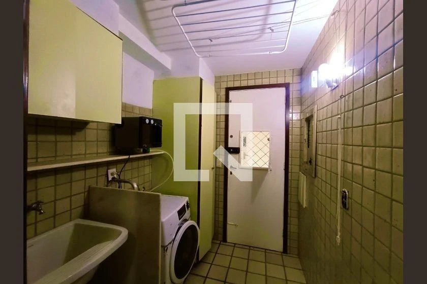 127 m² apartment with 3 en-suite bedrooms and balcony — photo 50
