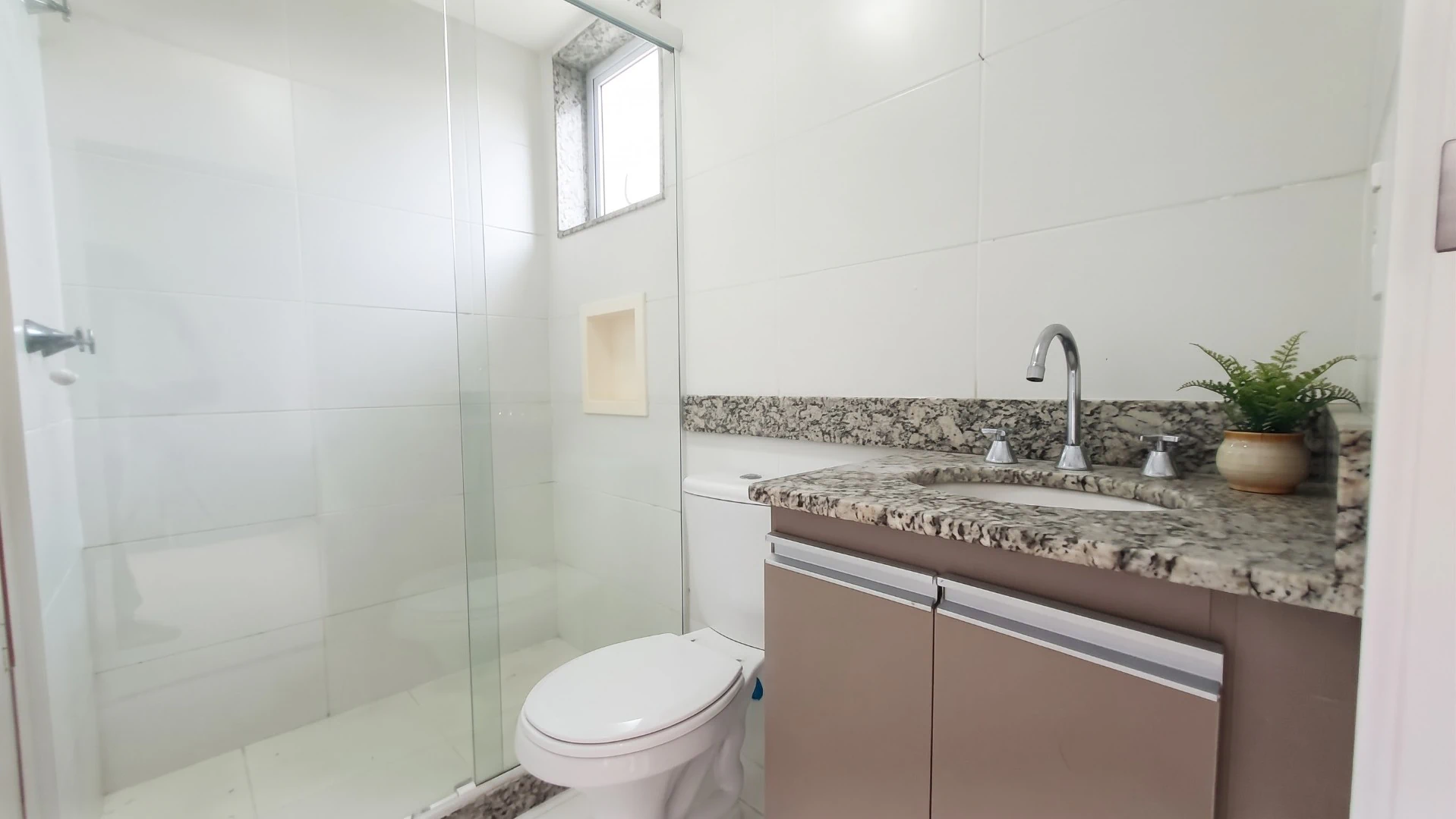 Apartment, 70 m², with a glass-enclosed balcony — photo 2