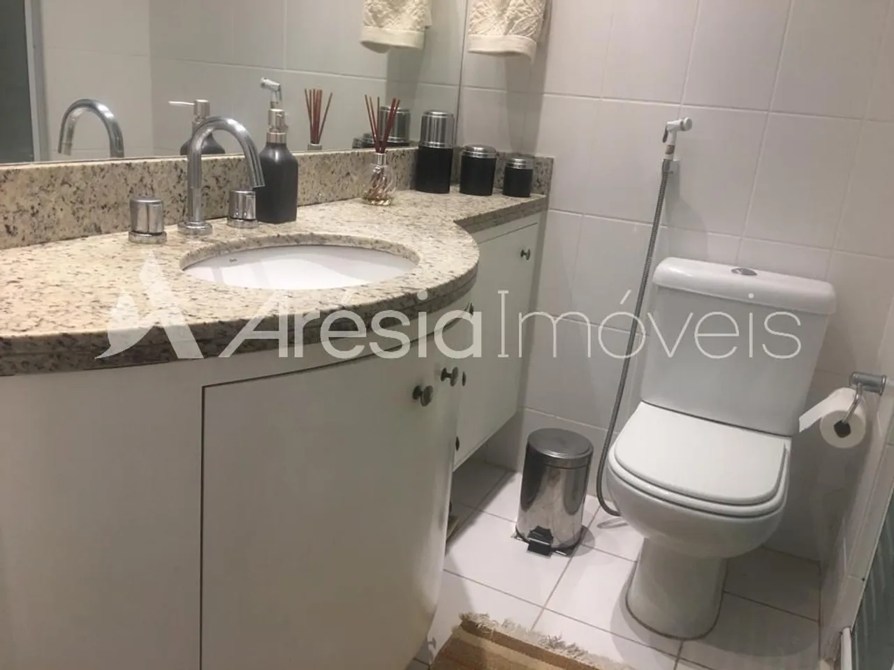 Furnished 3-bedroom apartment with glassed-in balcony — photo 2