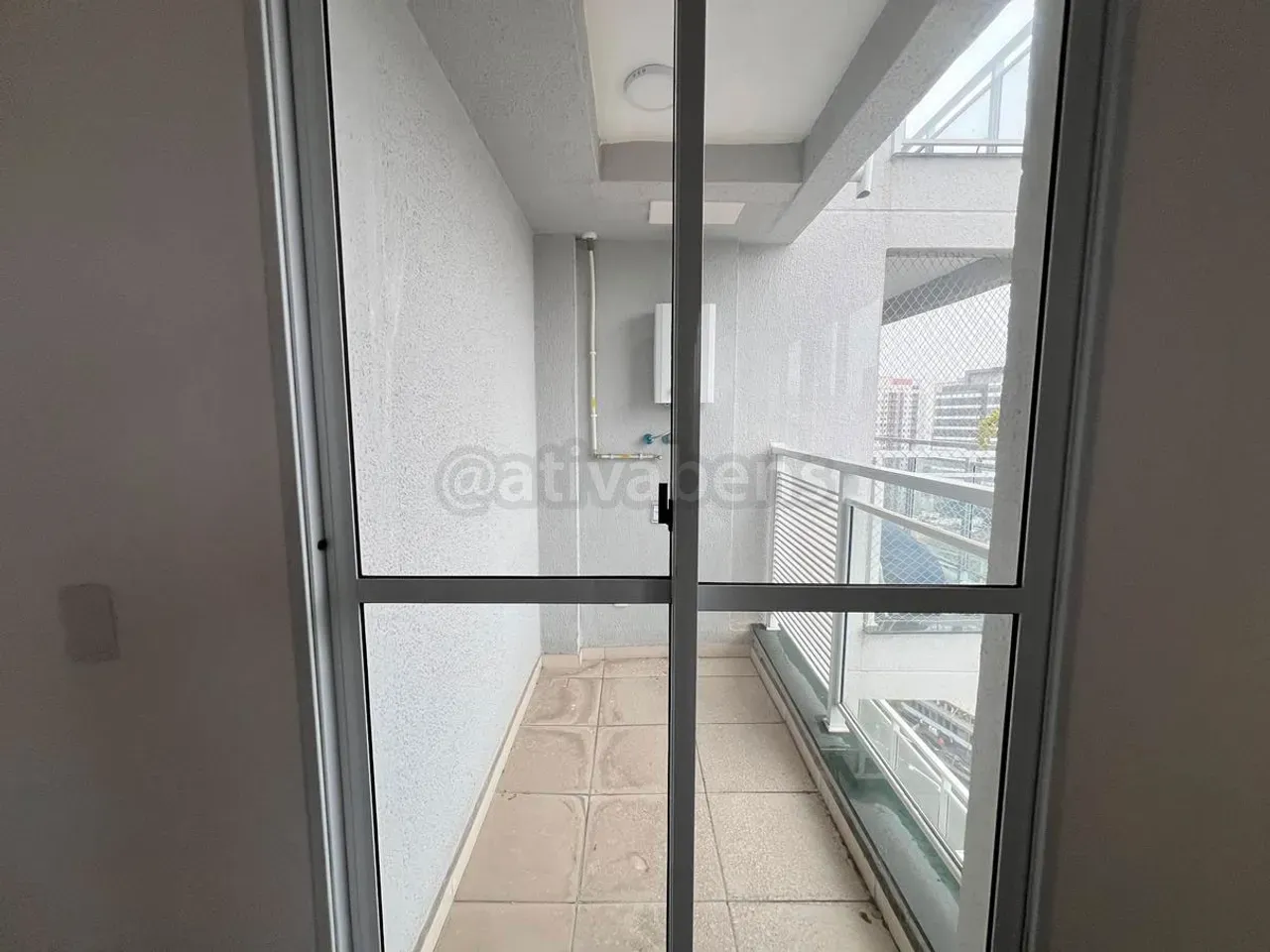 Furnished 1-bedroom apartment with 37 m² on the 19th floor — photo 3