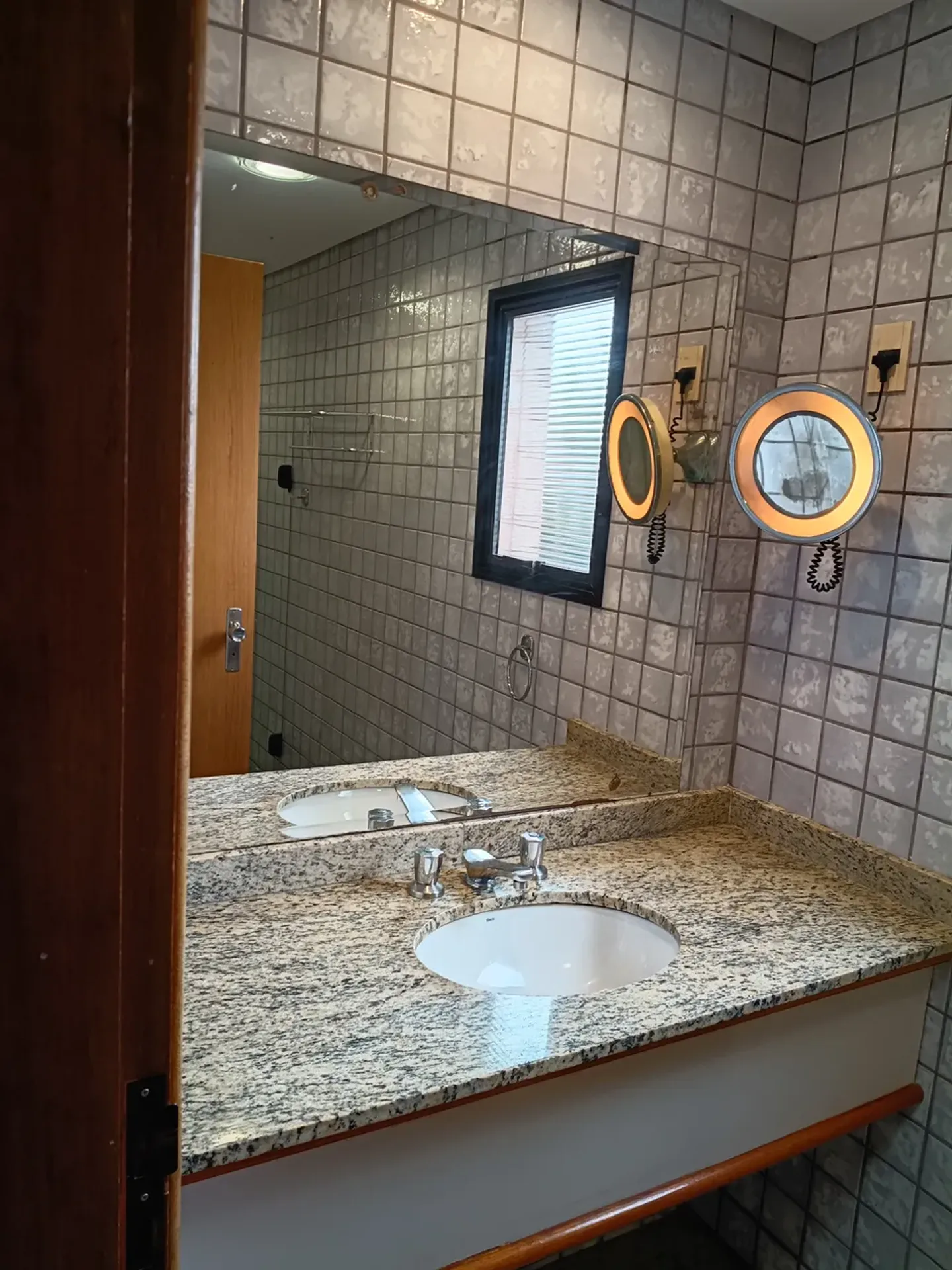 80 m² apartment with a home office and a washing machine — photo 8