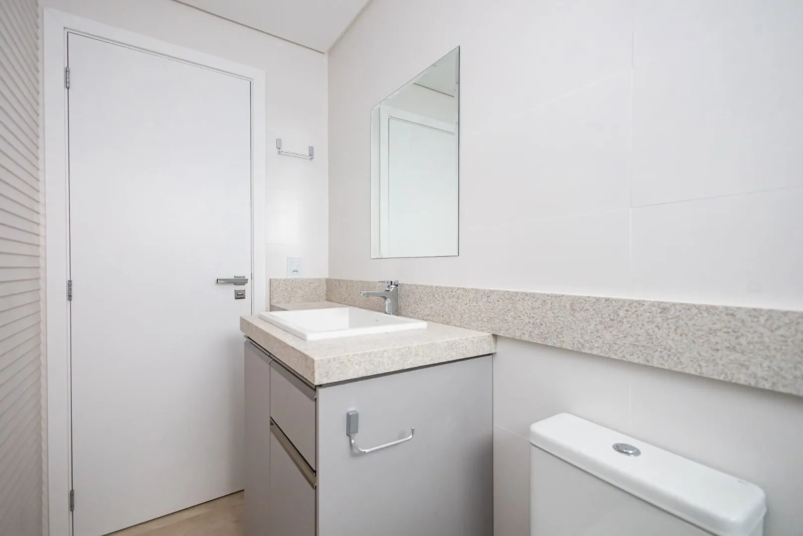 2-bedroom apartment with a washing machine in Curitiba — photo 30