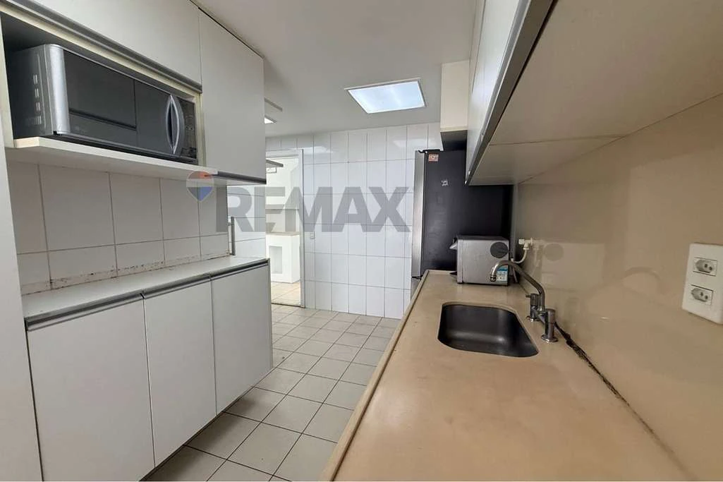 Furnished 4-bedroom apartment with 246 m² — photo 24
