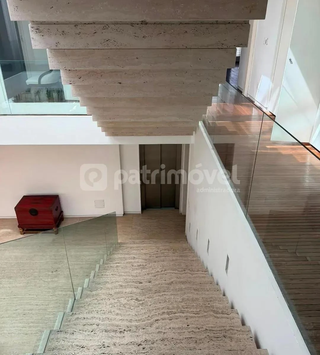 4-bedroom house with floor-to-ceiling windows — photo 15