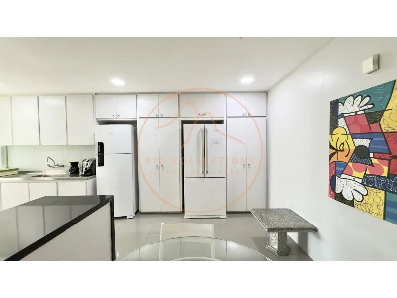 Apartment with 4 bedrooms and 5 bathrooms — photo 37