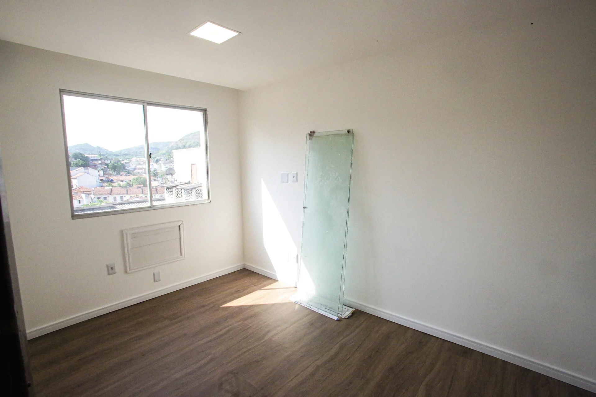 Apartamento de 3 quartos em condomínio com piscina — photo 26