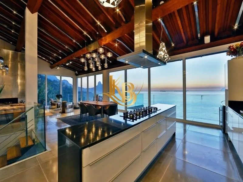 Unfurnished house with 5 bedrooms and 5 bathrooms — photo 3
