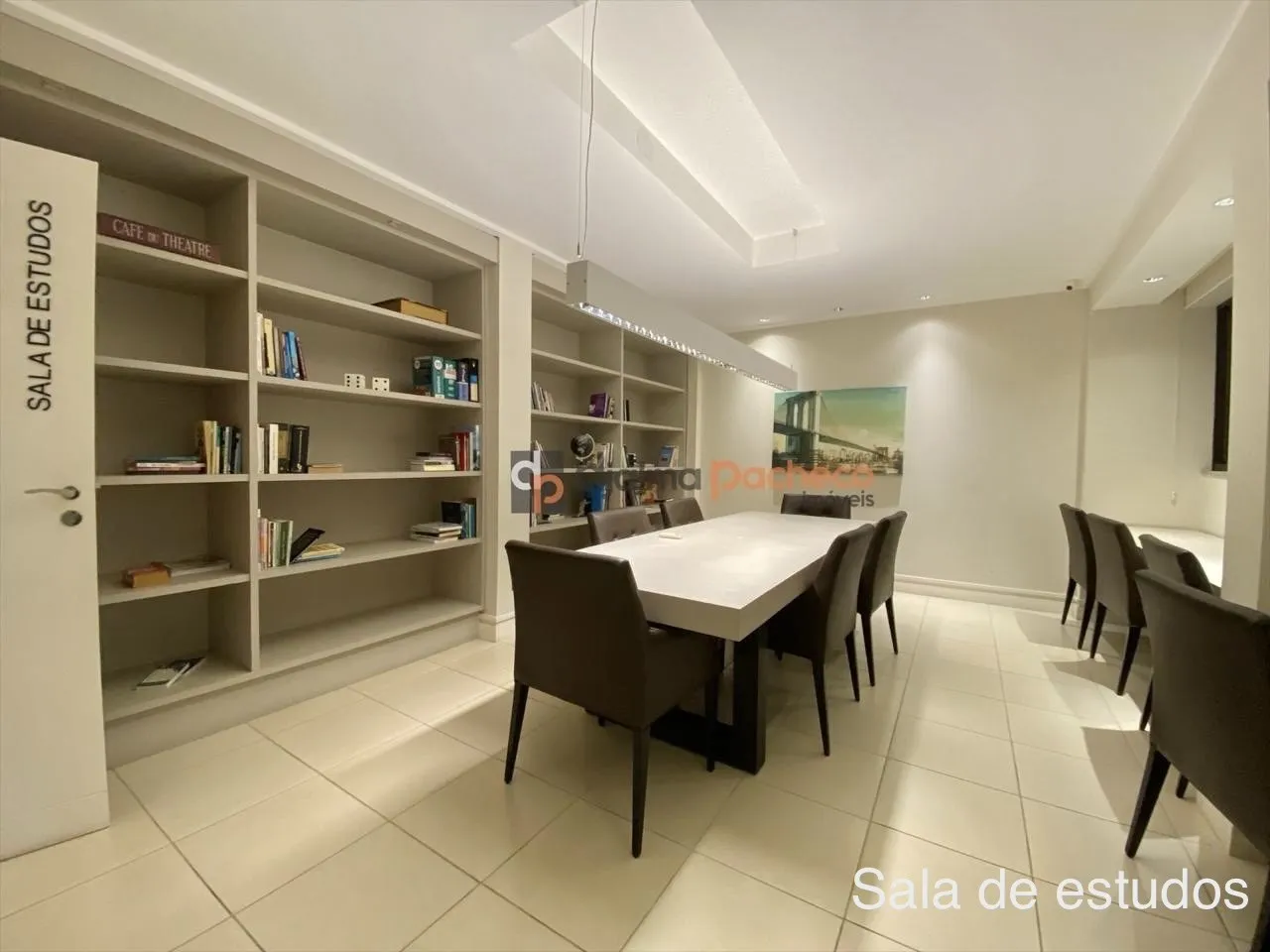 Balcony with a grill in a 2-bedroom apartment, 69 m² — photo 33