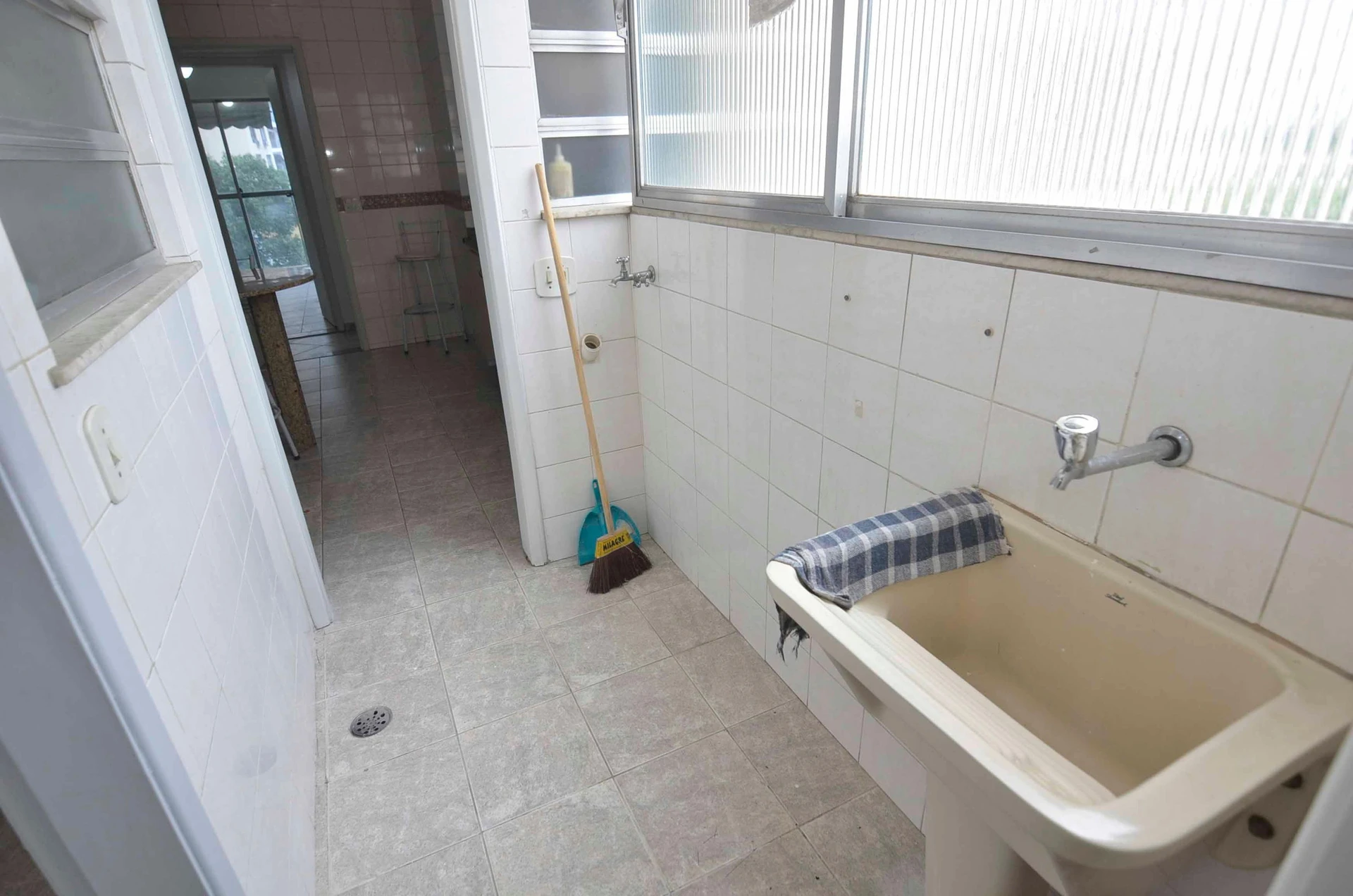 3-bedroom apartment with a mountain view in Rio de Janeiro — photo 36