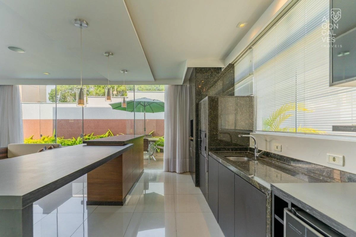 Furnished house with 3 en-suite bedrooms and balconies — photo 14