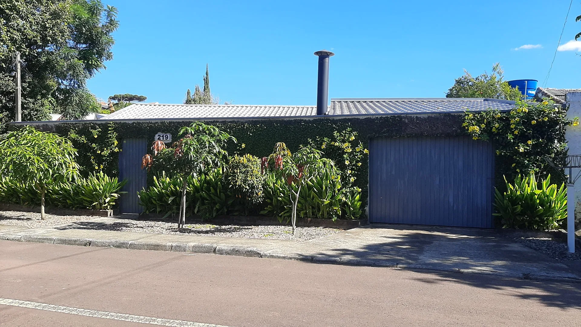3-bedroom house with a private BBQ — photo 26