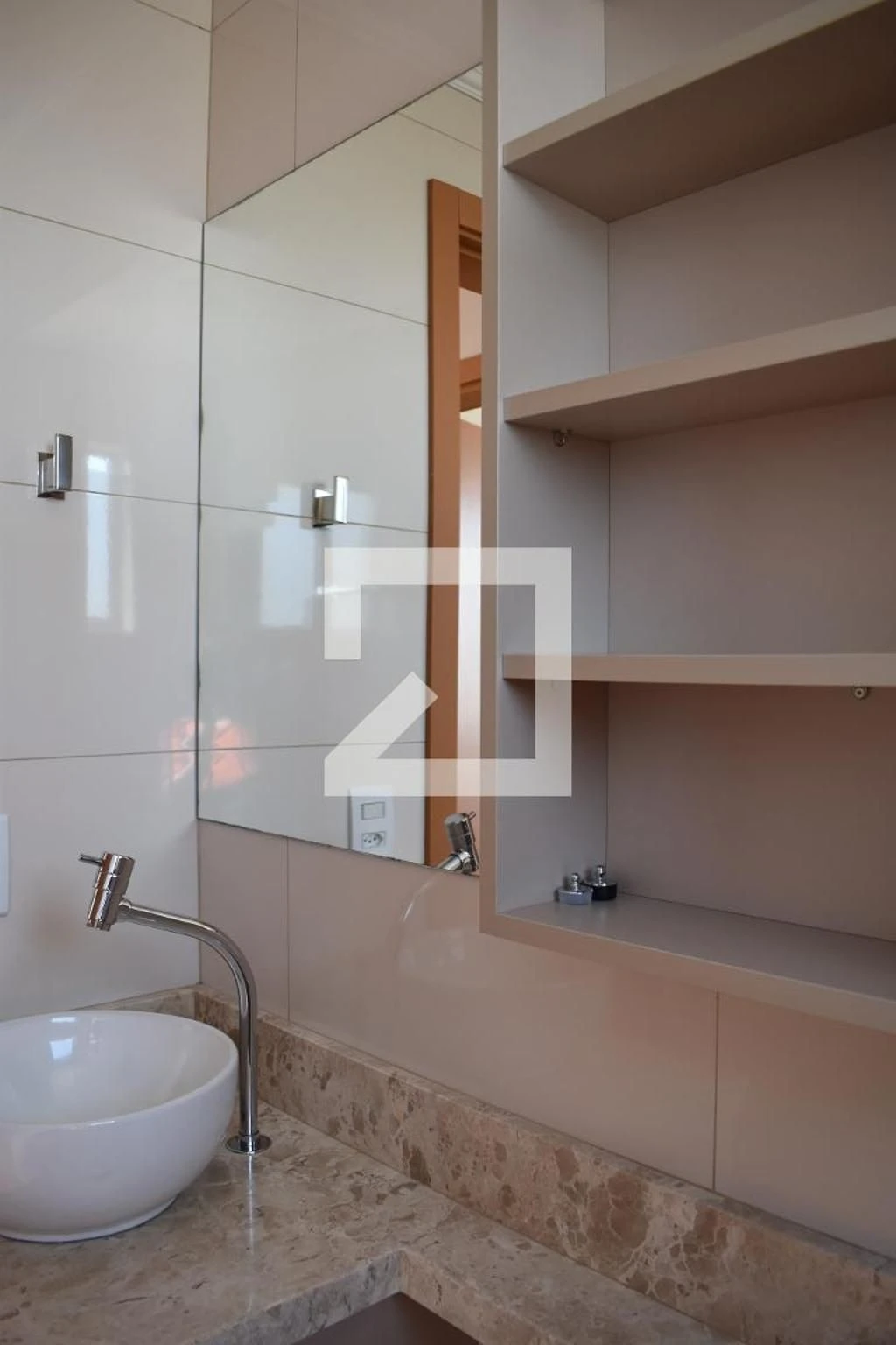 2-bedroom apartment in a building with a gym — photo 11