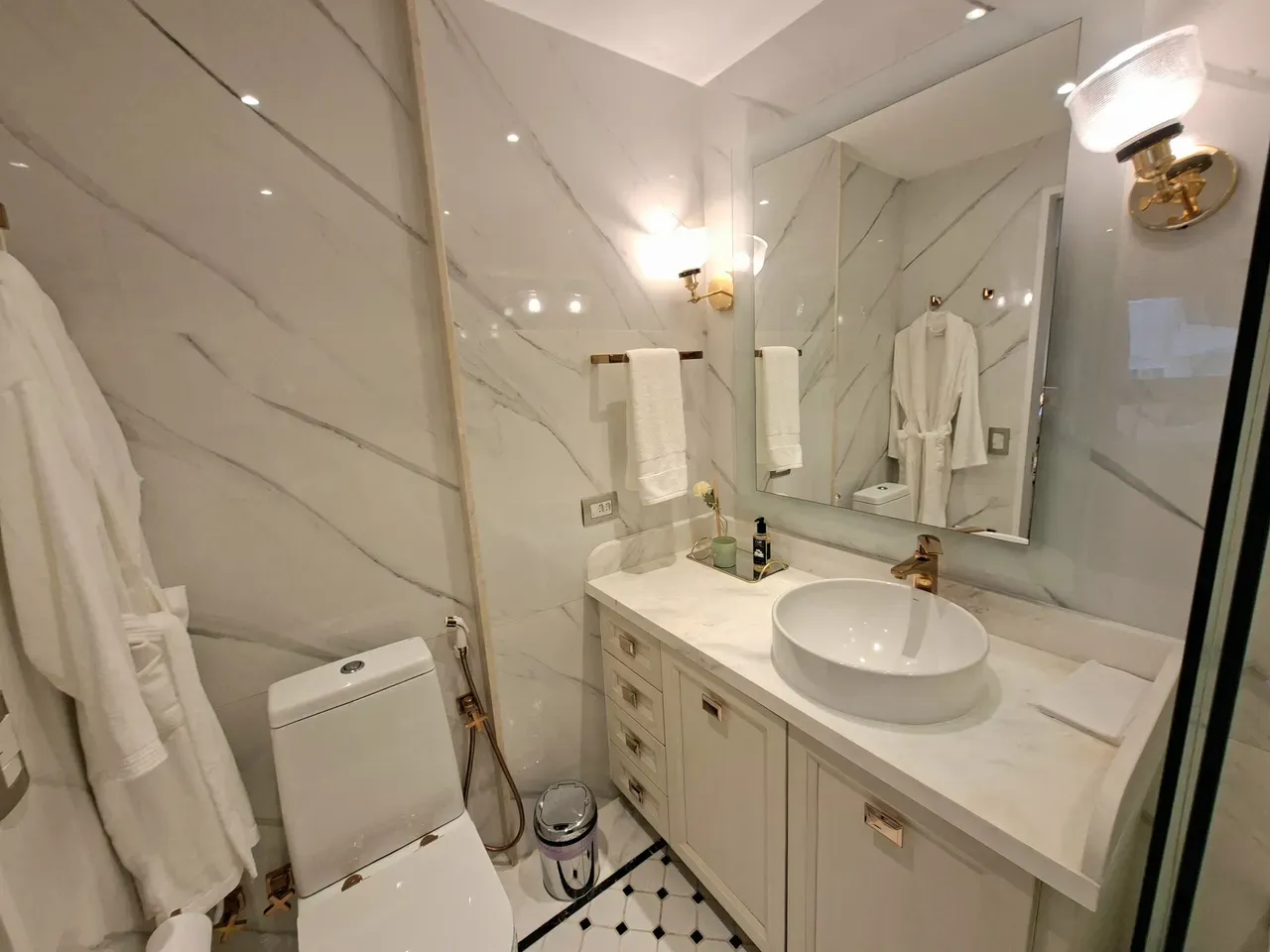 2-bedroom apartment in a building with a sauna — photo 18