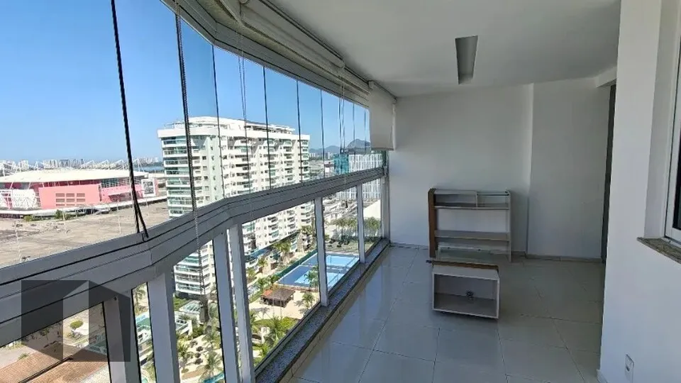Furnished 3-bedroom apartment with glassed balcony — photo 9