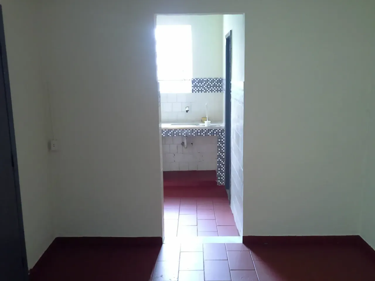 1-bedroom house with 1 bathroom and no parking spot — photo 2