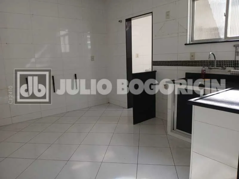 80 m² apartment with 3 bedrooms and 1 parking spot — photo 2