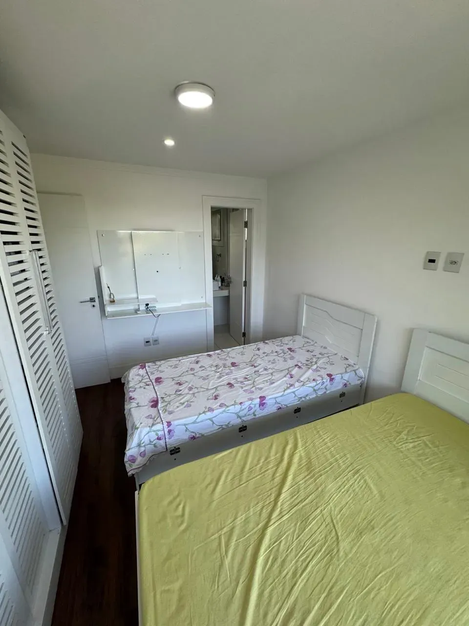 Furnished triplex home with 5 bedrooms and 5 bathrooms — photo 11
