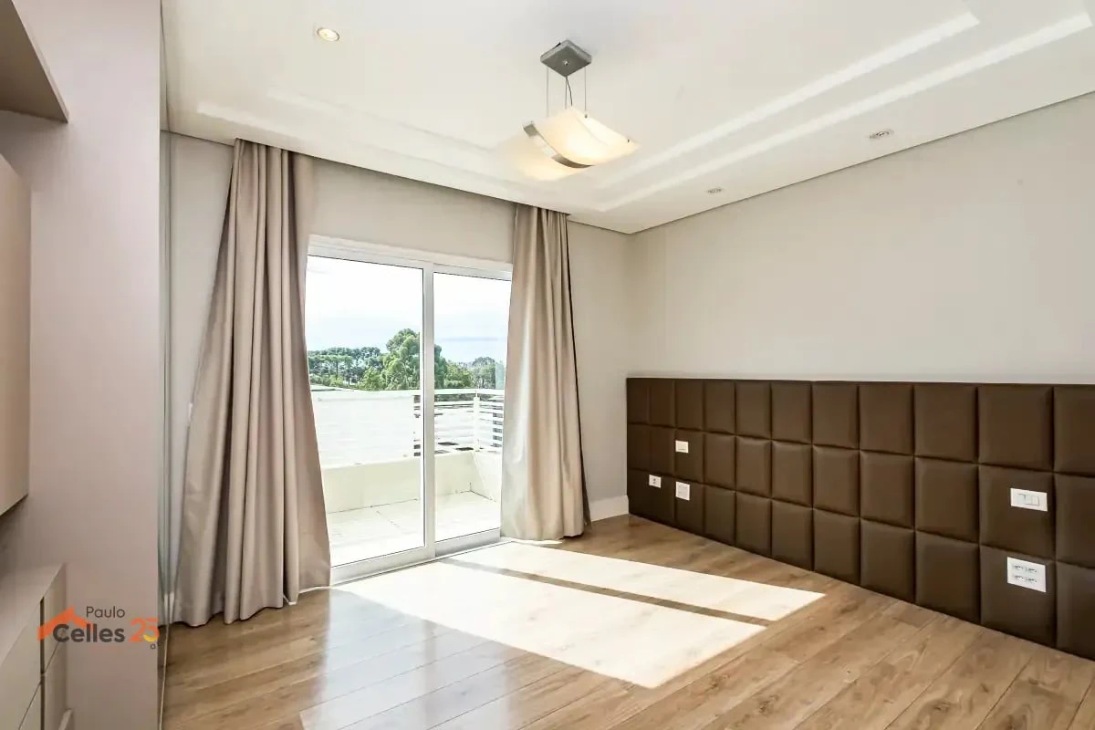 Furnished house, 275 m², with a glass-enclosed balcony — photo 20