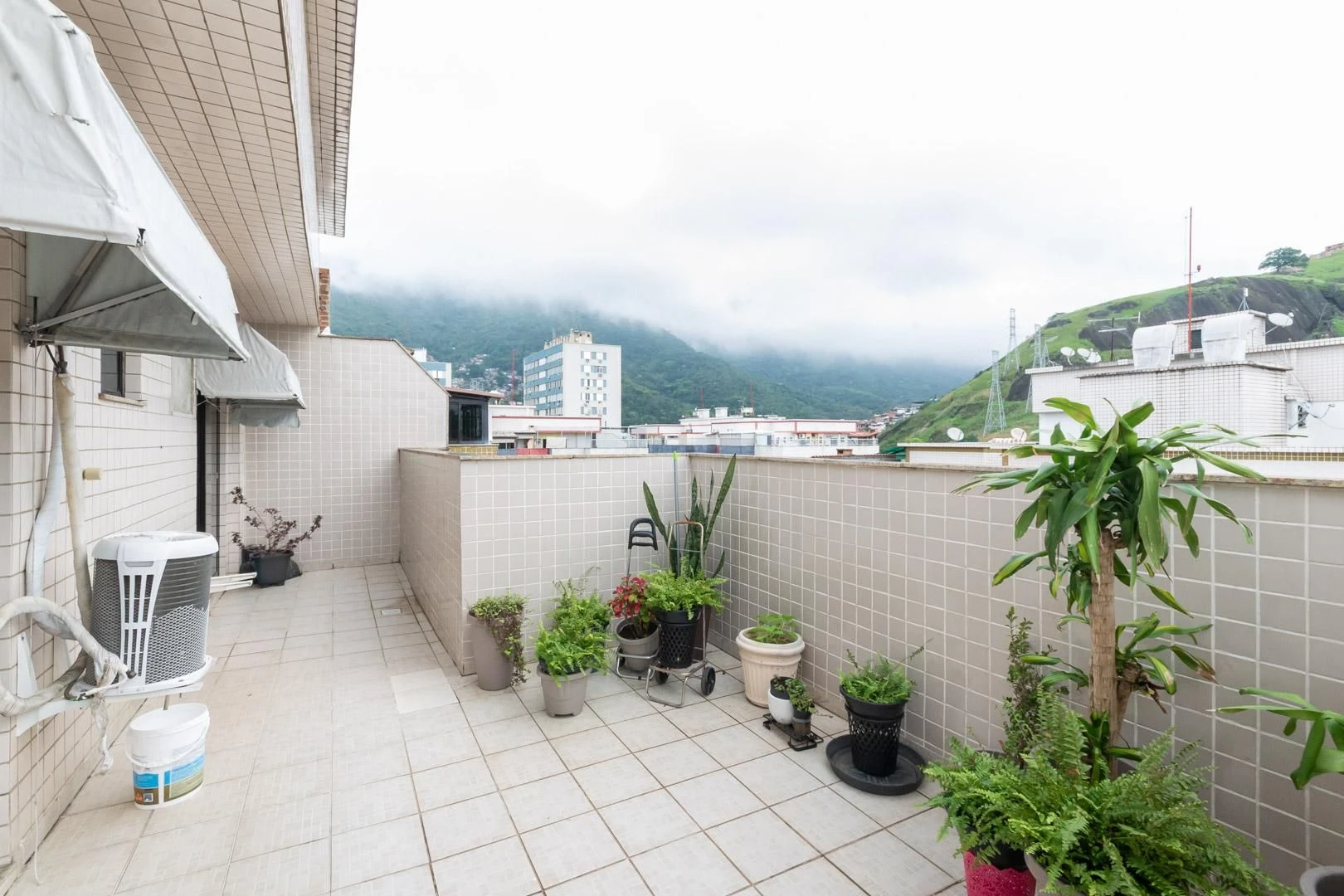 4-bedroom apartment with a mountain view in Rio de Janeiro — photo 62