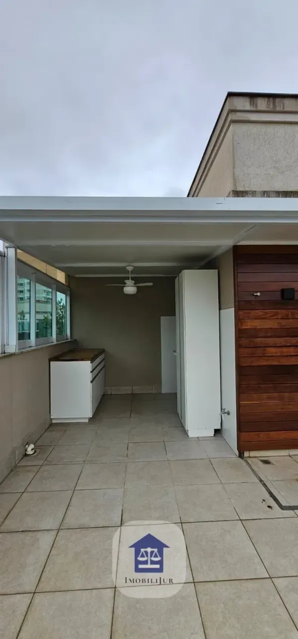 Unfurnished 4-bedroom cover with a gas stove kitchen — photo 16