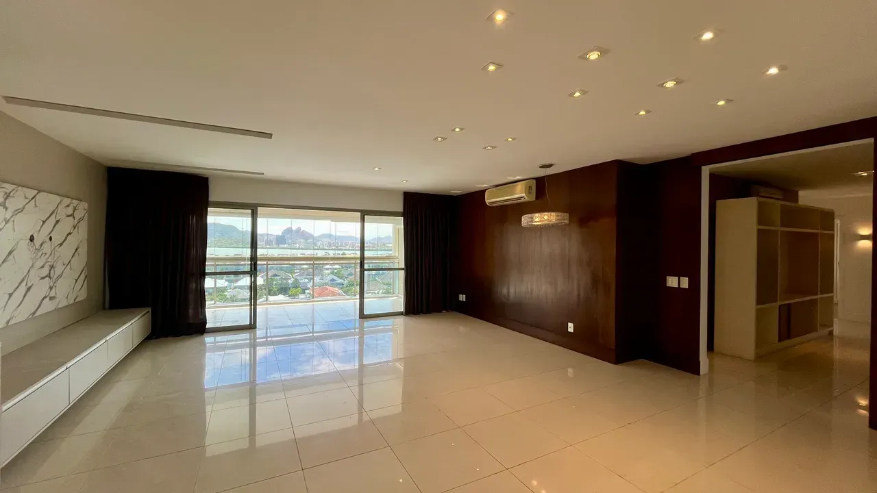 Rental apartment with 4 bedrooms and enclosed balcony — photo 4