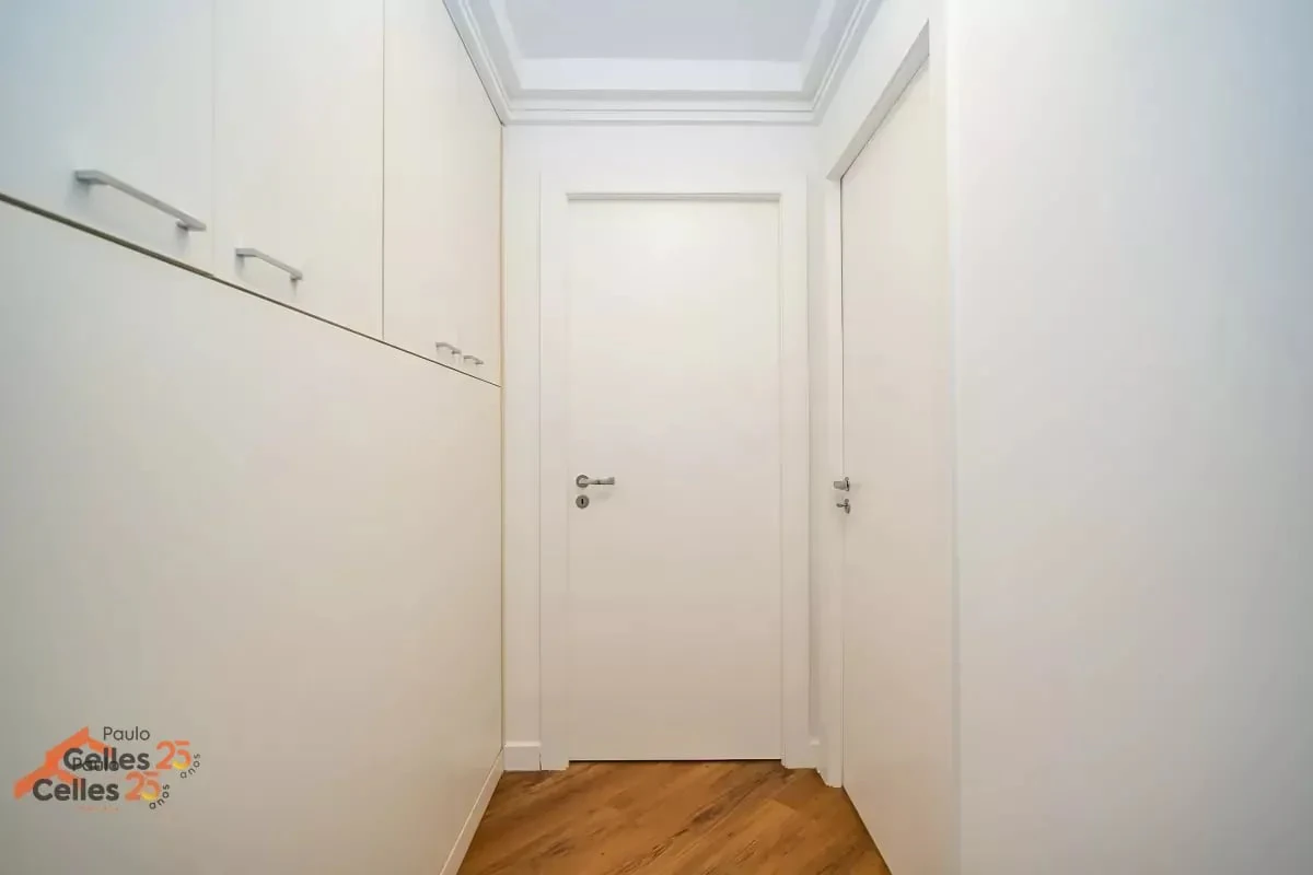 3-bedroom apartment with a grill on the balcony in Curitiba — photo 29