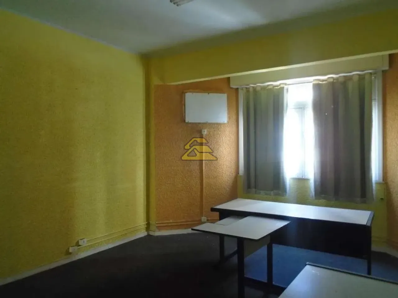 1-bedroom apartment with elevator and ceramic tile floors — photo 9