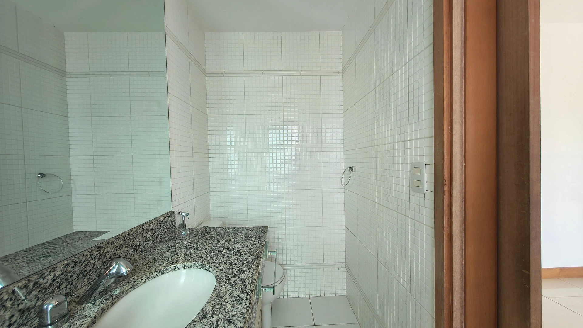Apartamento com 3 suítes e fogão a gás na cozinha — photo 31