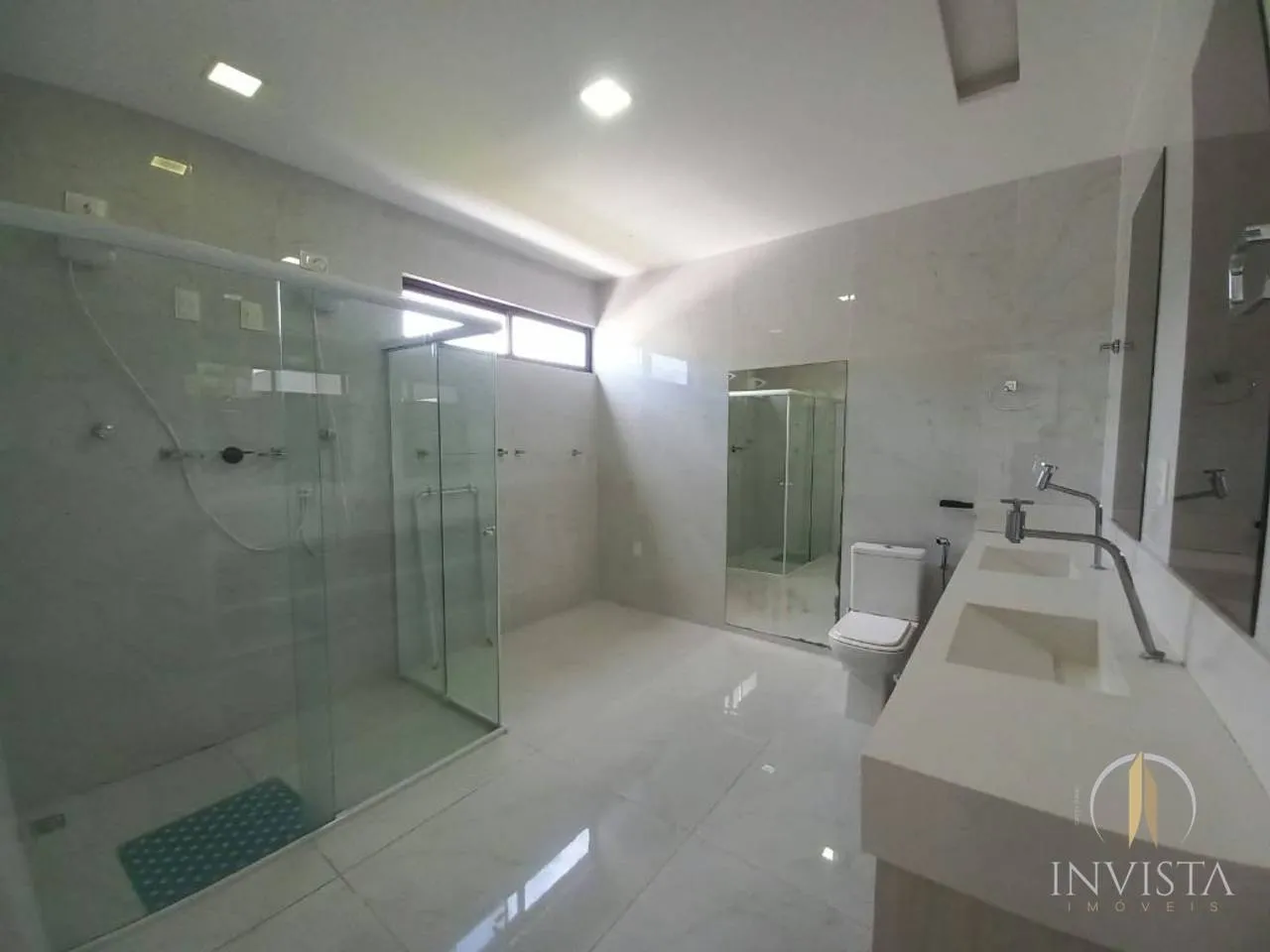 Furnished house, 481 m², with floor-to-ceiling windows — photo 4