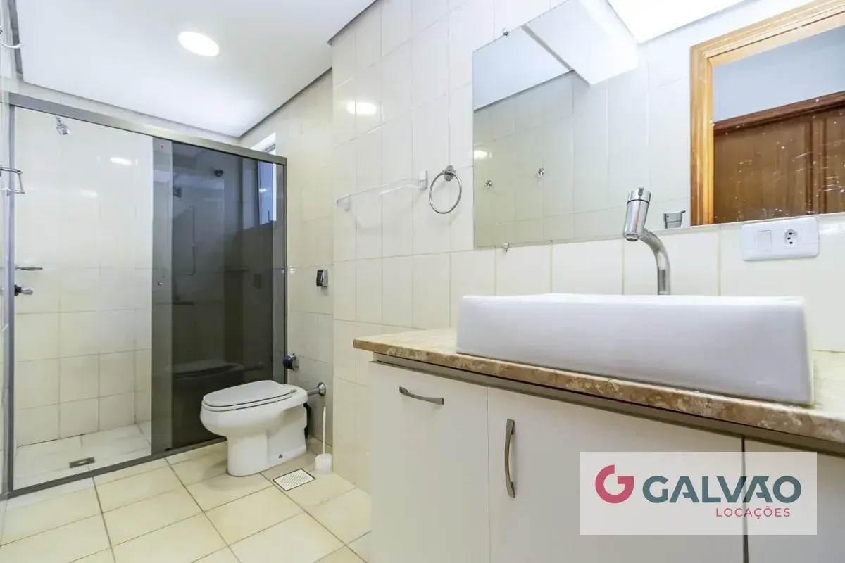 Glass-enclosed balcony in a 3-bedroom apartment, 116 m² — photo 11