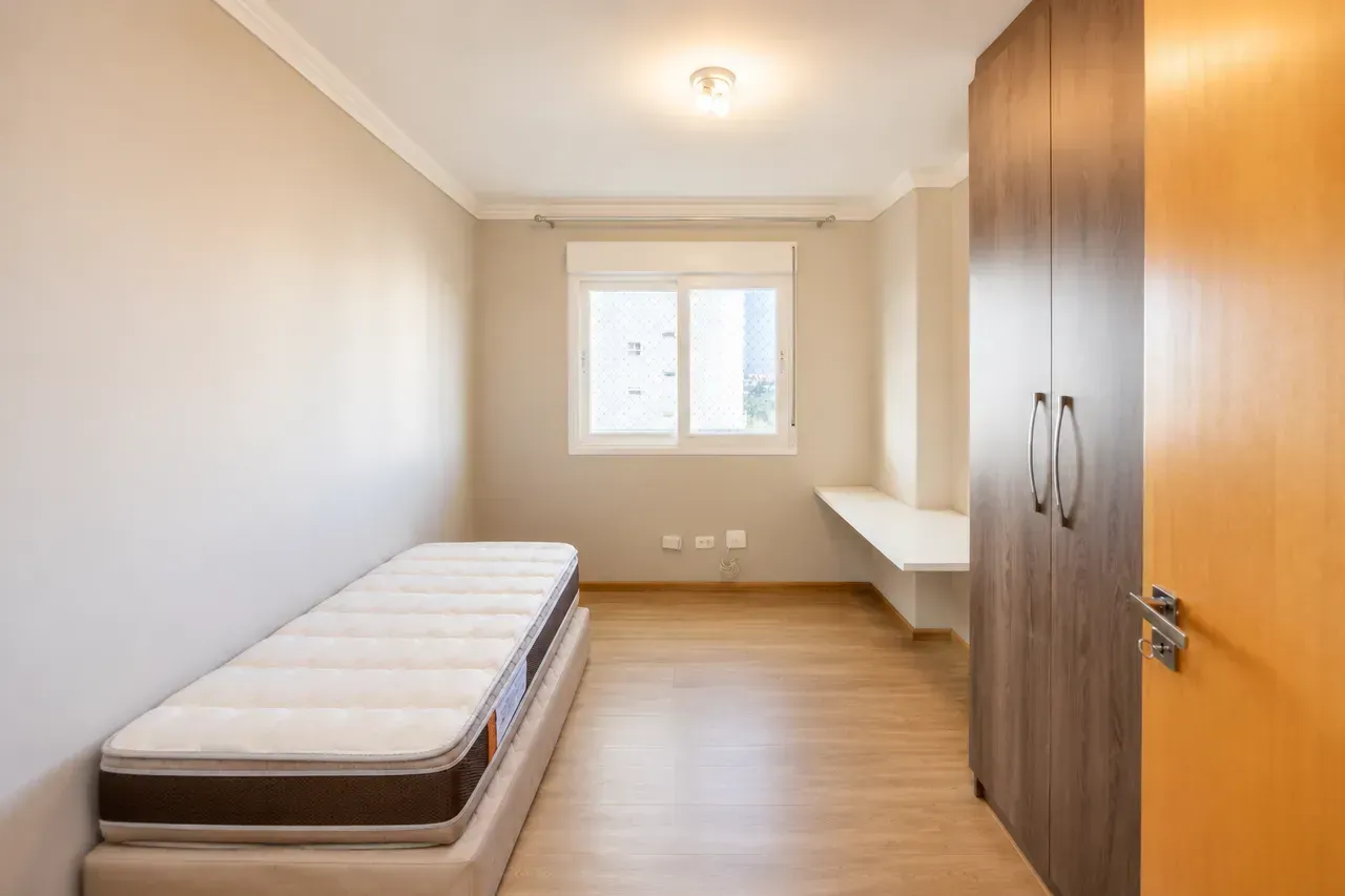 Unfurnished 3-bedroom apartment with 2 bathrooms — photo 4