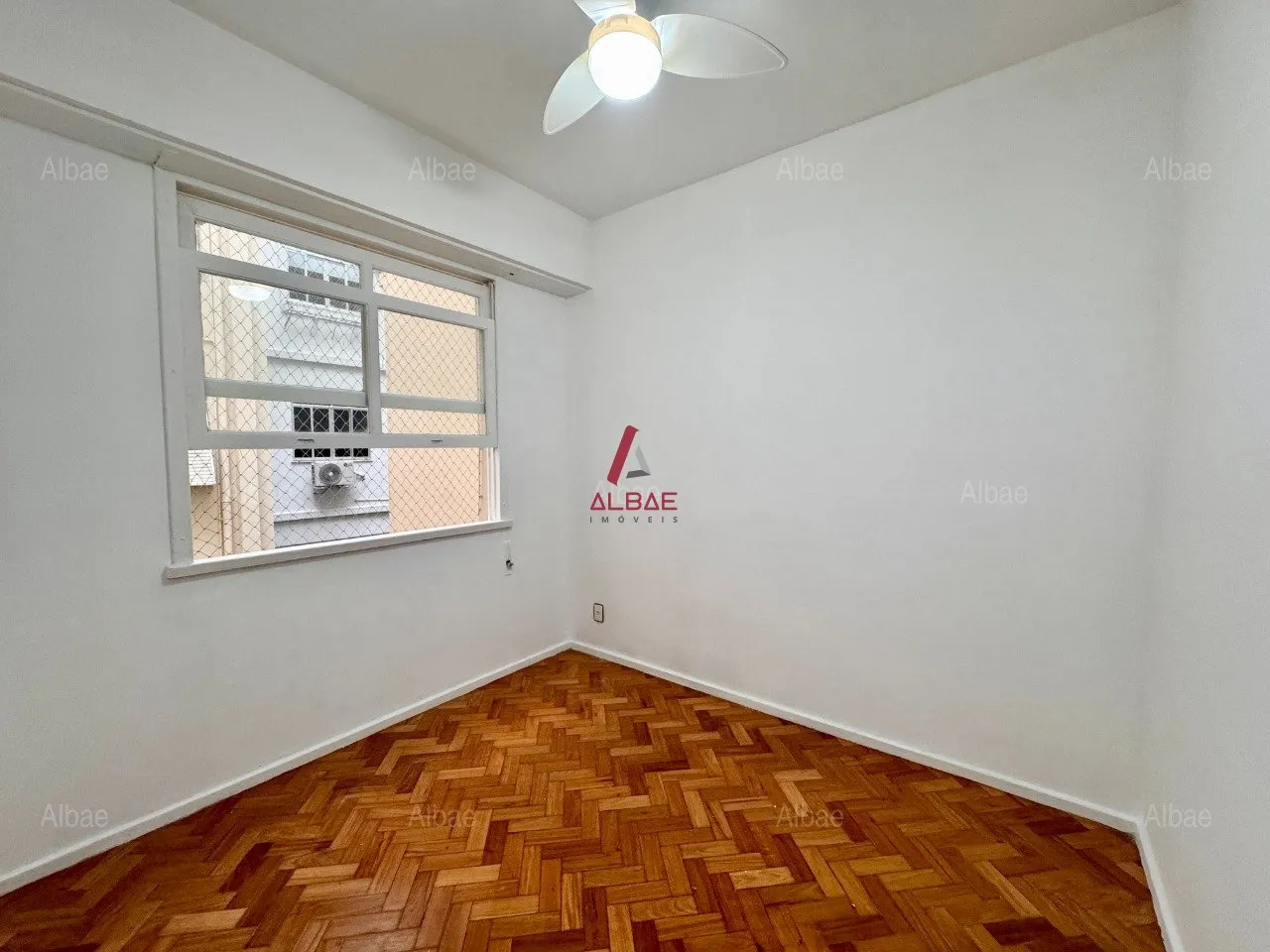 Apartment, 90 m², with wood or laminate floors — photo 5