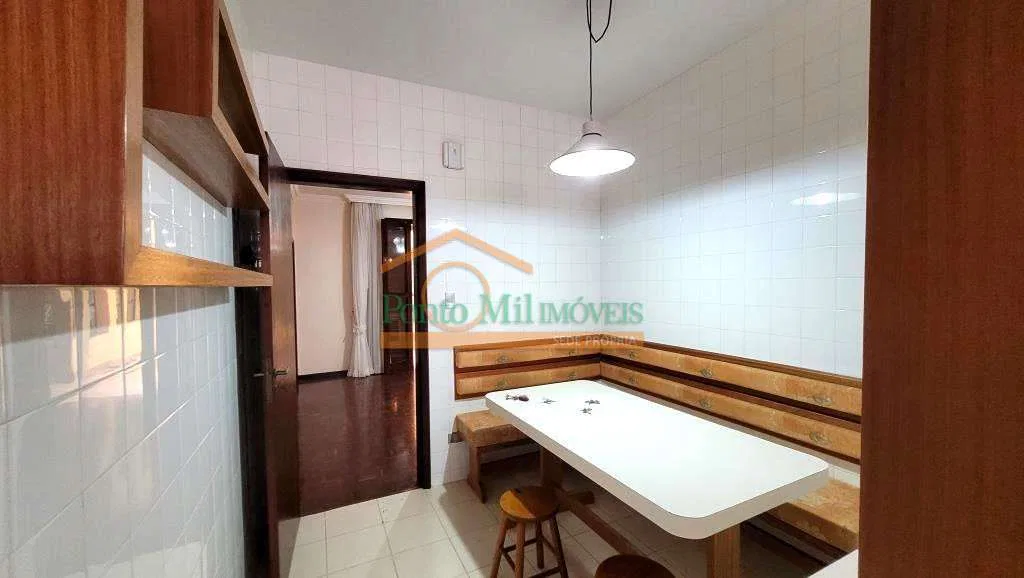 House with 3 bedrooms, 330 m² and 2 parking spaces — photo 19