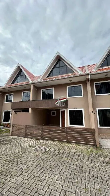 House with 4 bedrooms and a fully set-up laundry