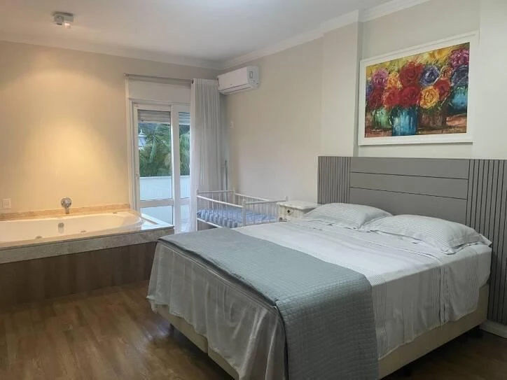 Ванна та 4 спальні: будинок 258 м² — photo 22