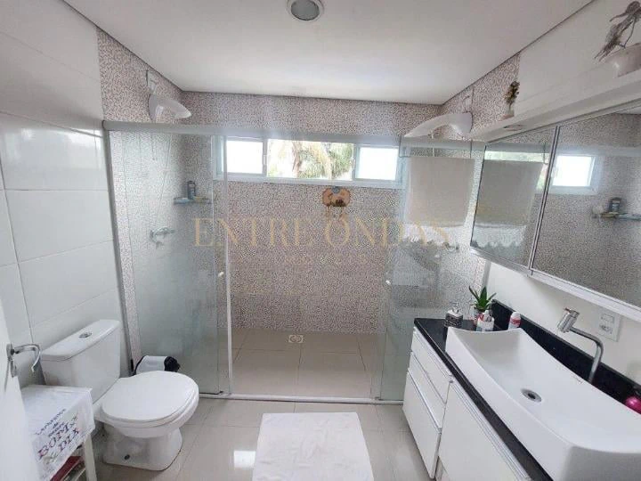 465 m² house with 4 bedrooms and 7 bathrooms — photo 8
