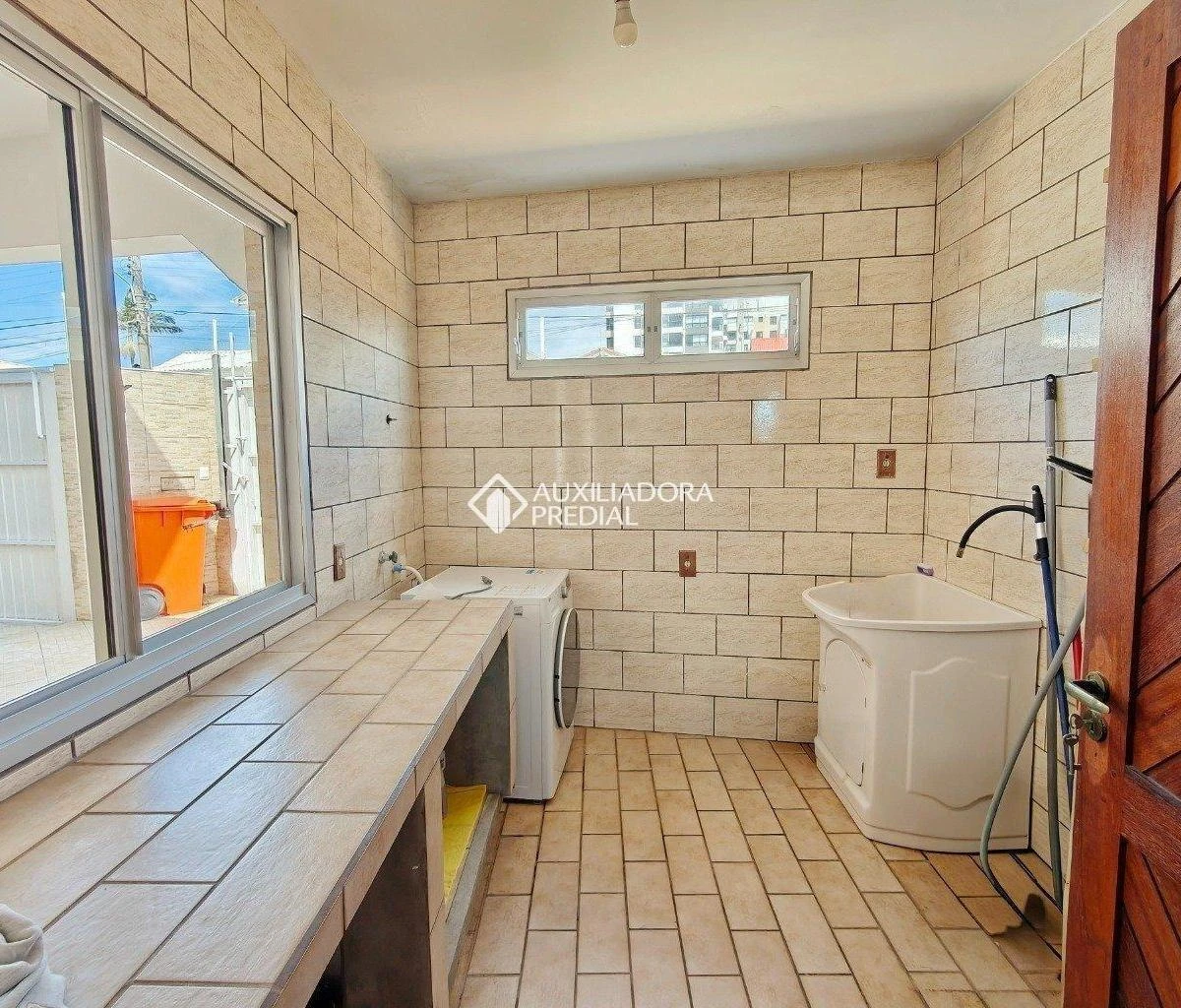 Water view in a 4-bedroom house, 320 m² — photo 8