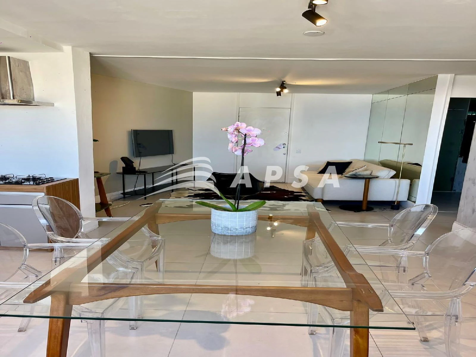 One-bedroom apartment with a water view — photo 10