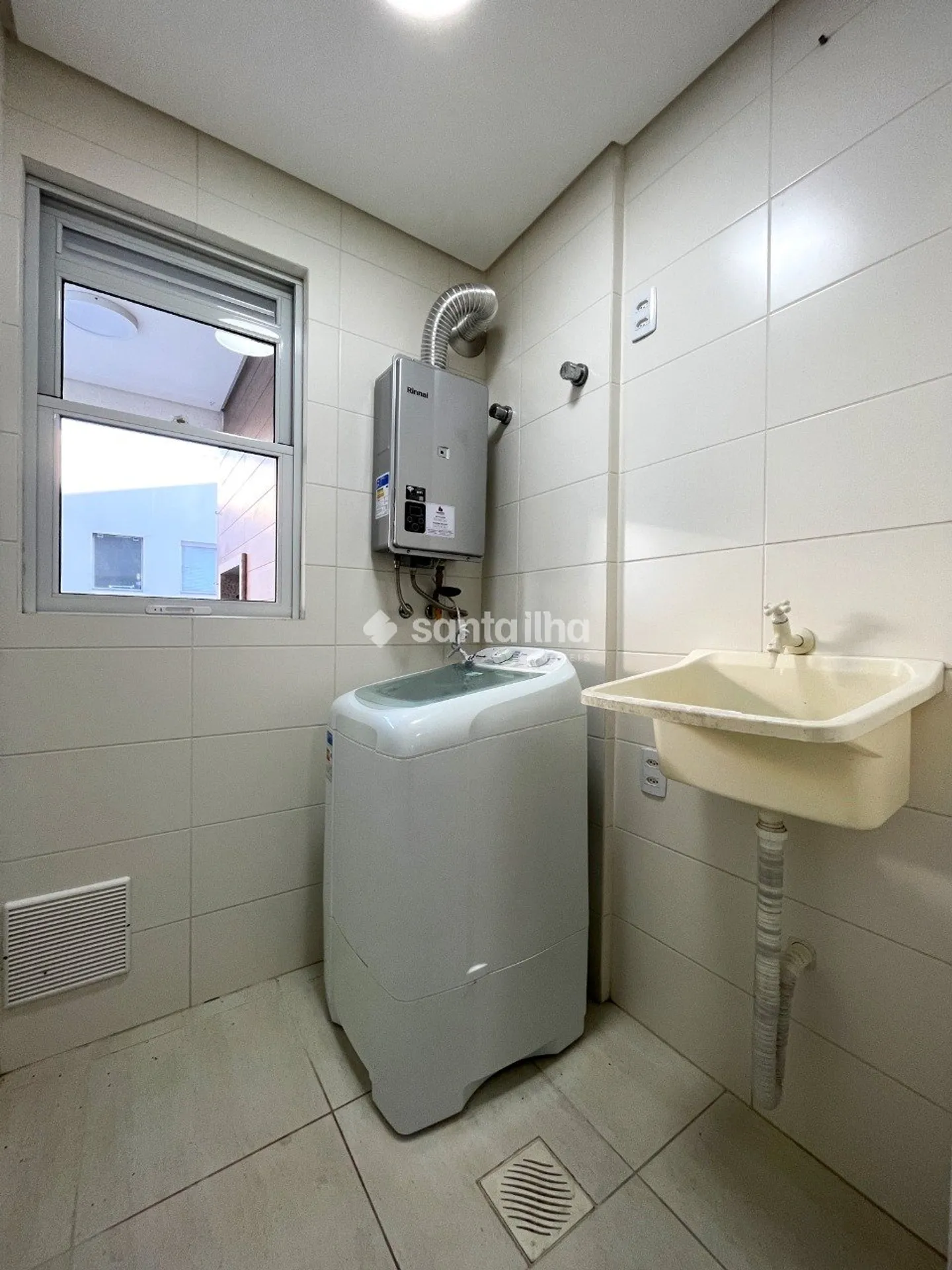Furnished 2-bedroom apartment with balcony — photo 28