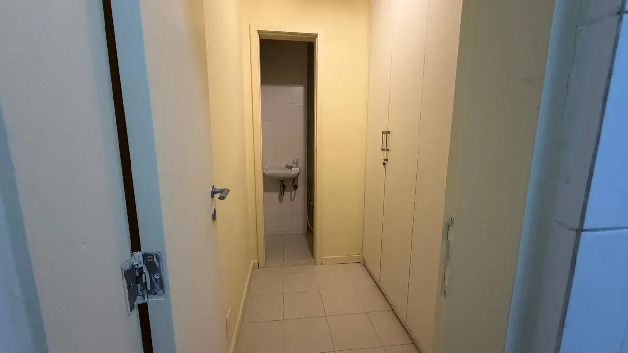 96 m² apartment with a walk-in closet and a home office — photo 3