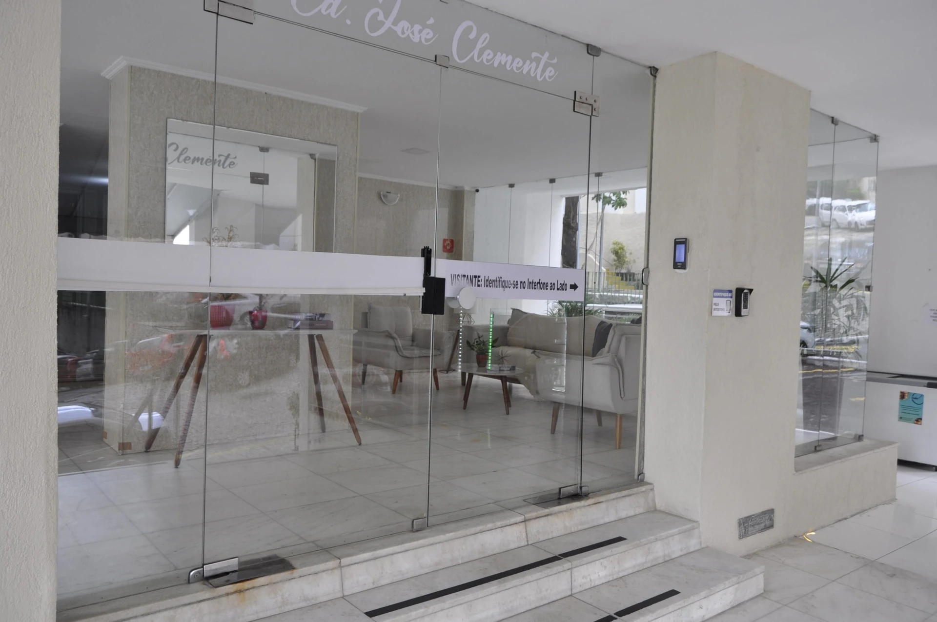 Glass-enclosed balcony in a 3-bedroom apartment, 65 m² — photo 13