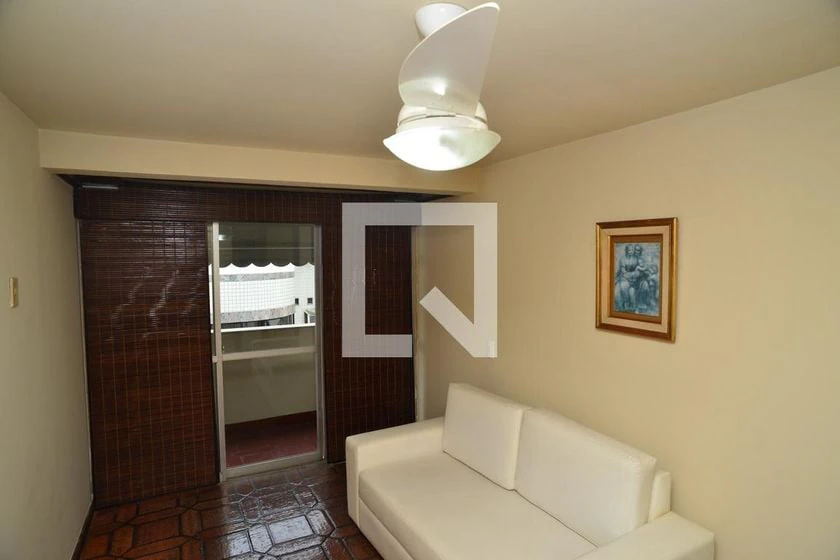 4-bedroom apartment with wood or laminate floors — photo 16